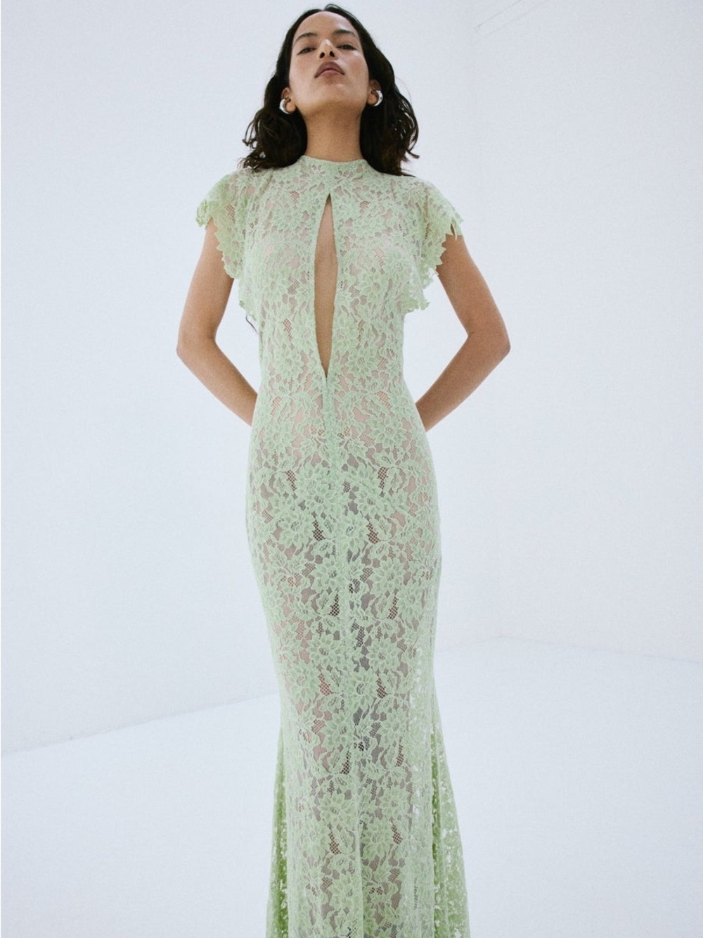 Scalloped Lace Keyhole Maxi Dress in Pale Green